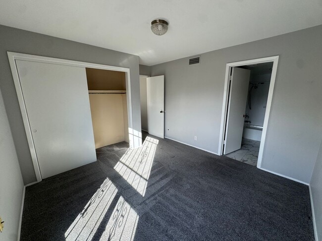 Building Photo - All Utilities Included! Condo in Winrock Villas