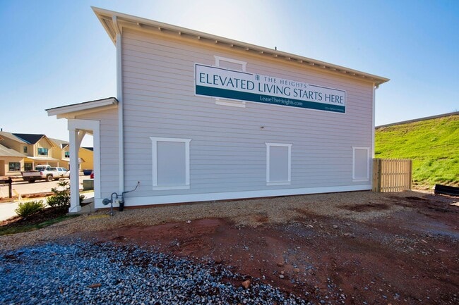 Building Photo - Elevated Rental Home with Community Amenities