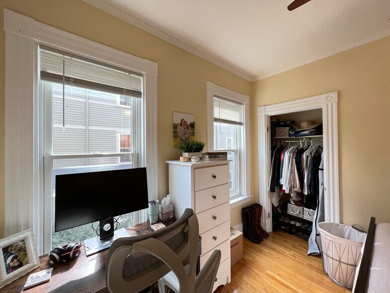 Building Photo - 176 Elm St