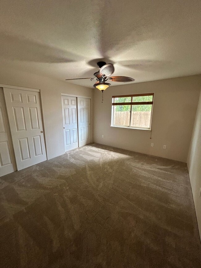 Building Photo - Coming Soon!!Three Bedroom for lease in Me...