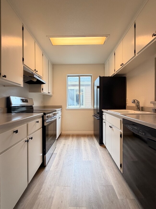 Building Photo - 11150 Trinity River Dr