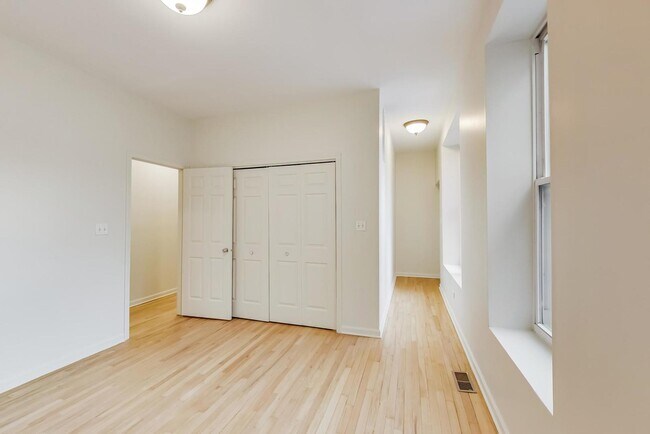 Building Photo - 1519 N Hudson Ave