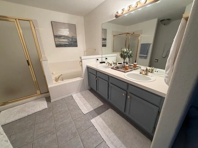 Building Photo - 9804 Grove St