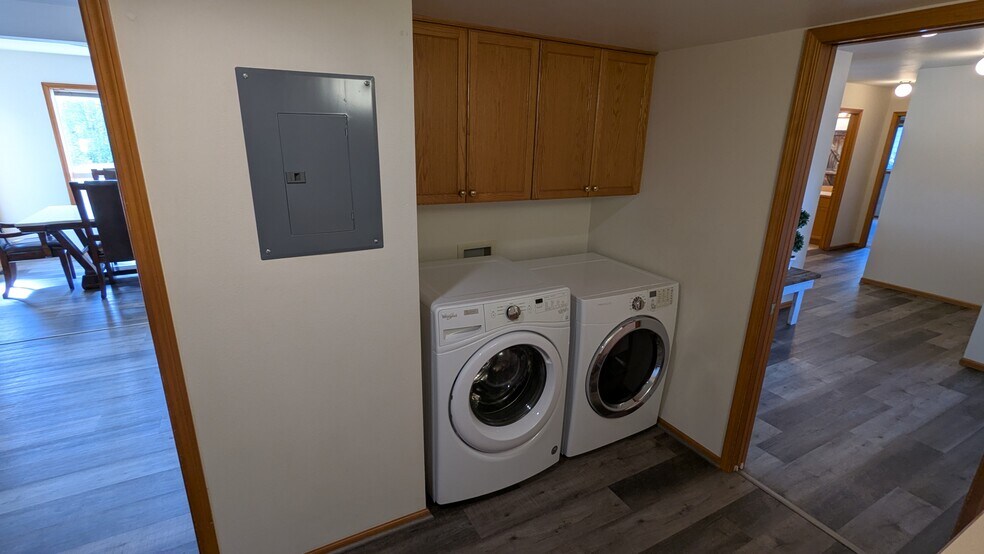 Great Laundry/Mud Room - 517 Main Place