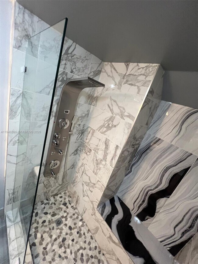 Building Photo - 252 City View Dr