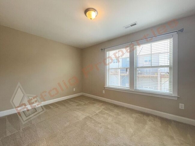 Building Photo - Lovely 3 Story 3 Bedroom 3.5 Bath 1 Car-Ga...