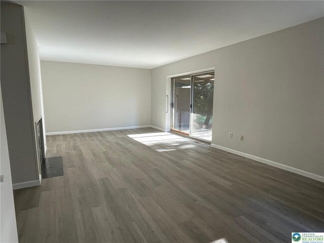 Building Photo - 328 Carver Dr