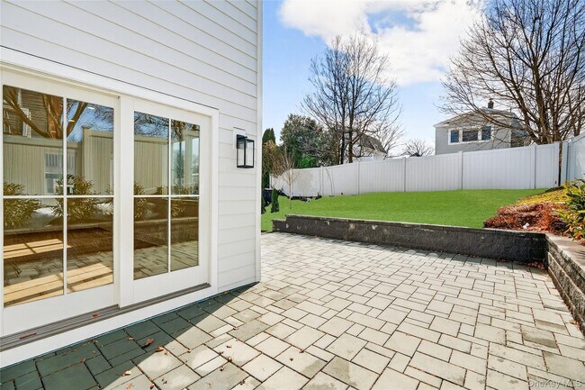 Building Photo - 306 Hunter St