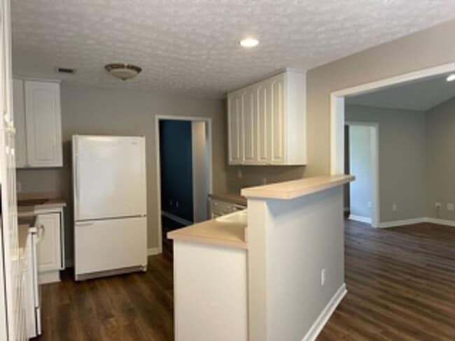 Building Photo - 2705 Cunningham Ct