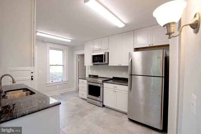 Building Photo - 401 Henry Clay St