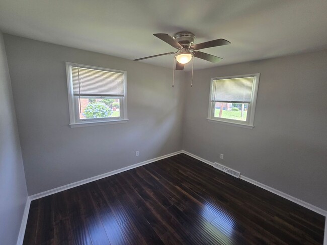 Building Photo - 3 bedroom in Petersburg
