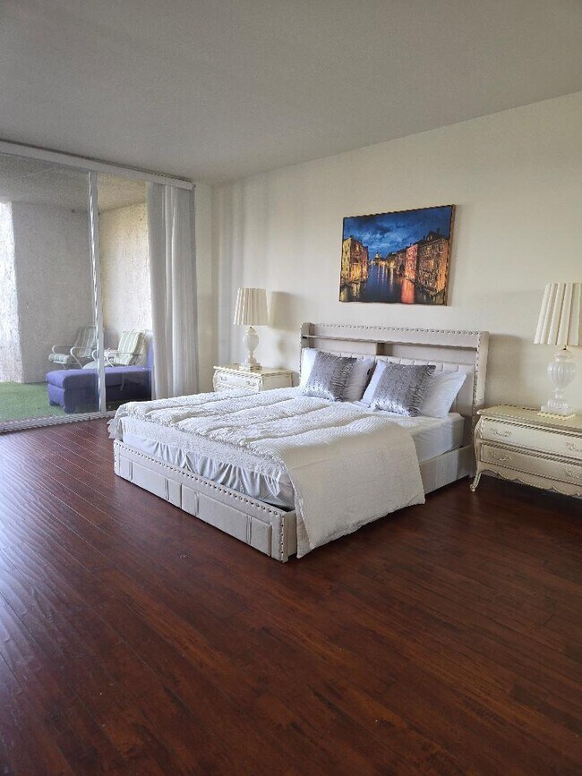 Building Photo - 899 Island Dr