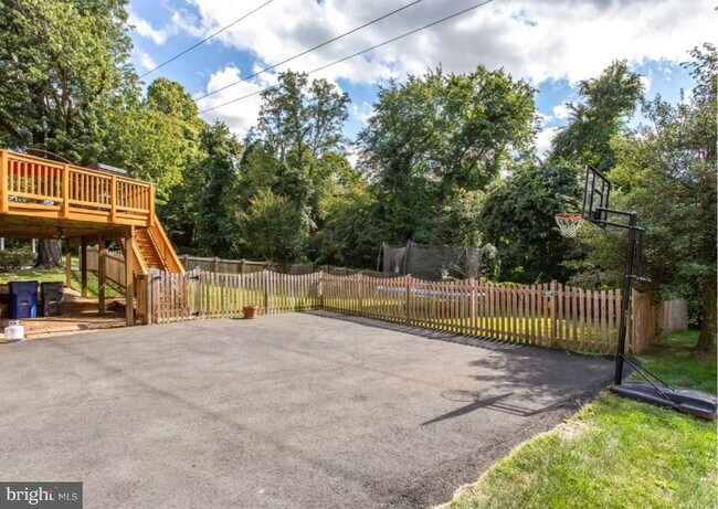 Building Photo - 7811 Falstaff Rd
