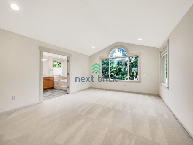 Building Photo - 4 bedroom, 2.5 Bathroom, 3 car garage Craftsman style home in Bellevue, WA