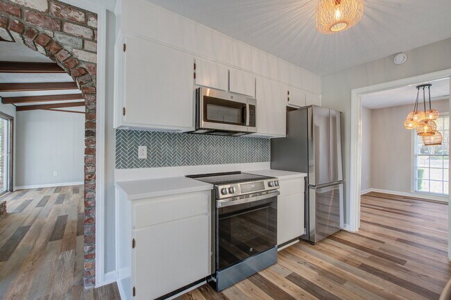 Building Photo - 1805 Chelwood Cir