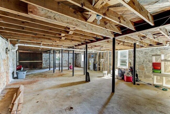 Building Photo - 2144 Keheley Dr