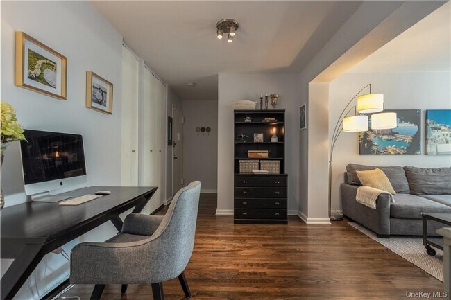 Building Photo - 21 Fairview Ave