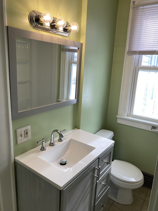 Bathroom - New vanity, new shower - 454 Walnut St