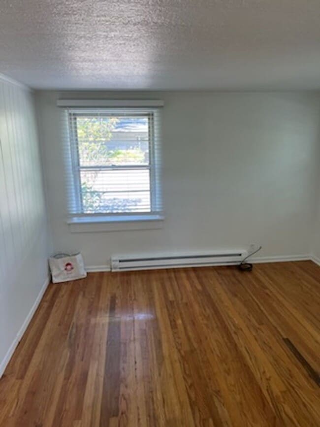 Building Photo - Cozy Home - Updated 2 bedroom with 2 car g...