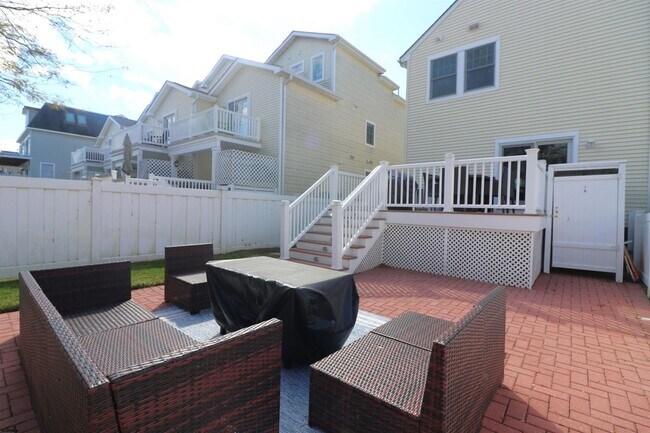 Building Photo - 213 N Jefferson Ave