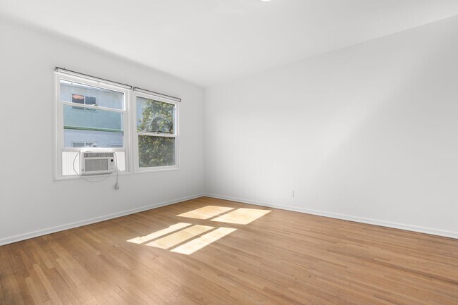 Building Photo - 3314 Rowena Ave