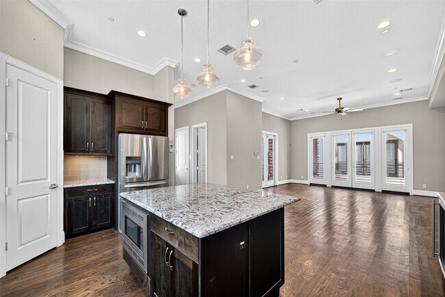 Building Photo - 2116 Mason St