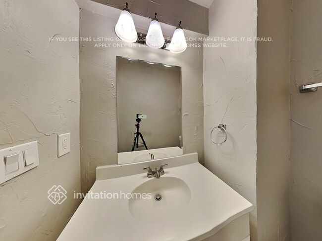 Building Photo - 1827 S Genoa St