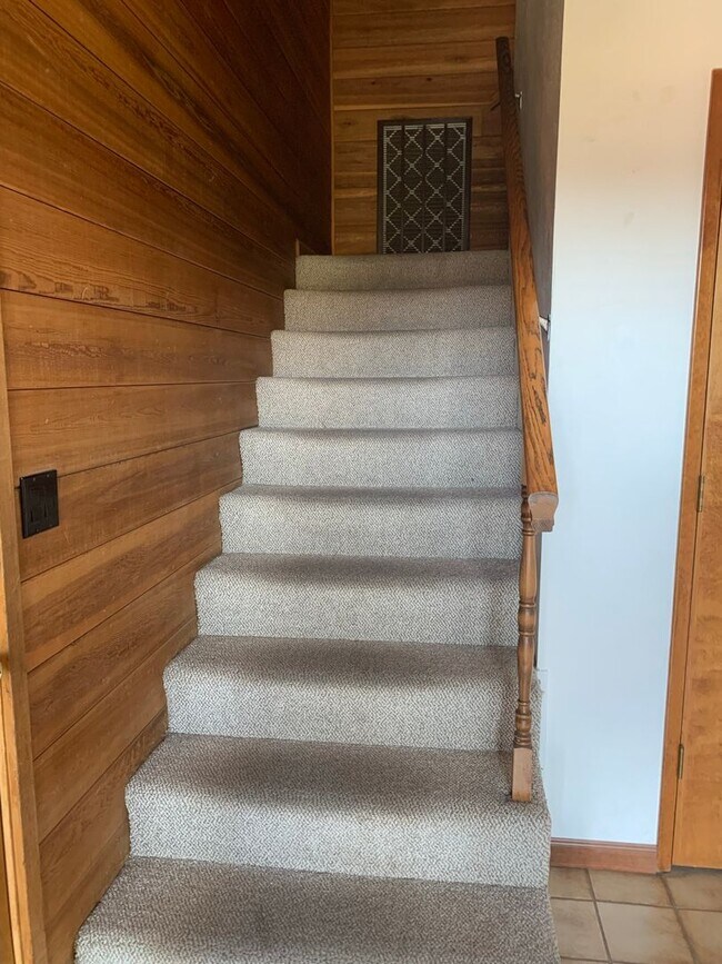 Building Photo - Lake Oroville Lake House with Spectacular Views!