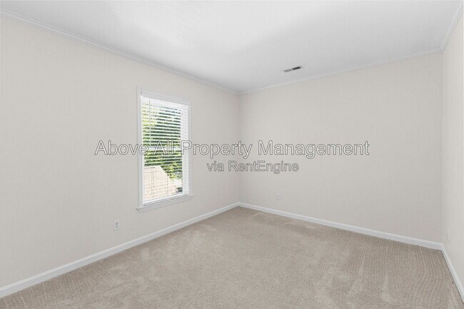 Building Photo - 1202 Belhaven Rd