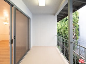 Building Photo - 422 Arnaz Dr