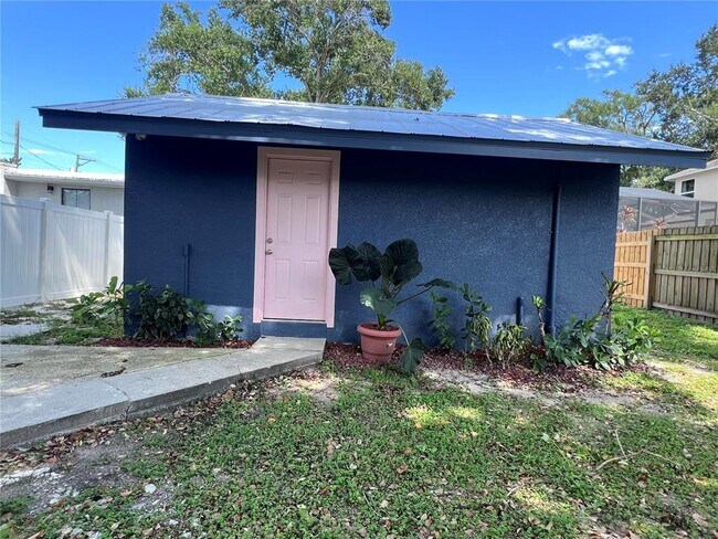 Building Photo - 118 W Sligh Ave