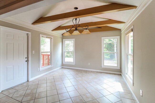 Building Photo - 4806 Castlewood Dr SW