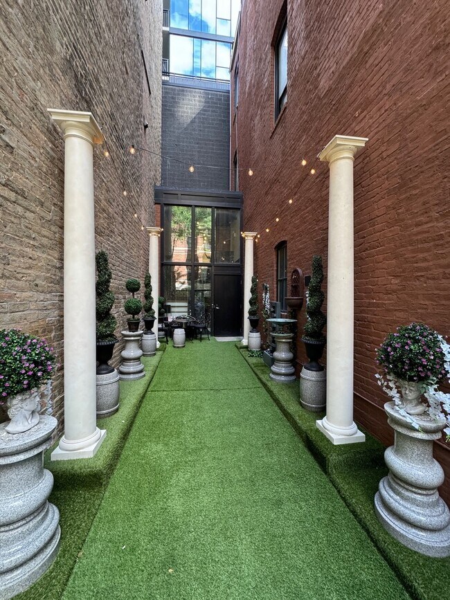 Building Photo - 77 W Chestnut St