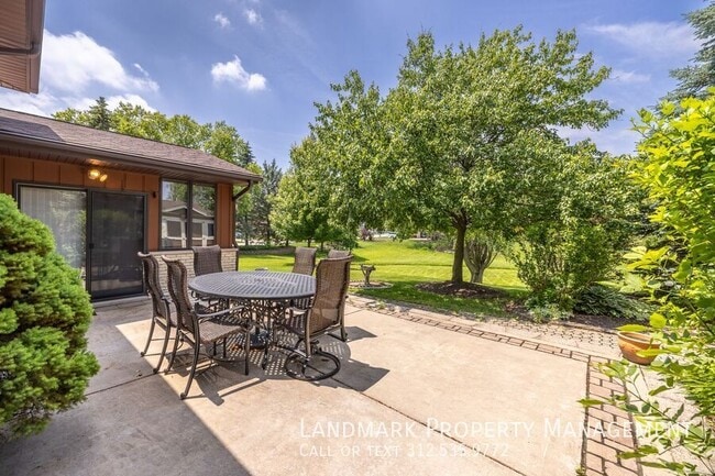 Building Photo - 14518 S Golden Oak Dr