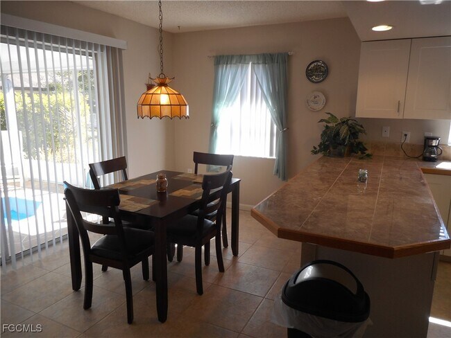 Building Photo - 3817 SE 11th Ave