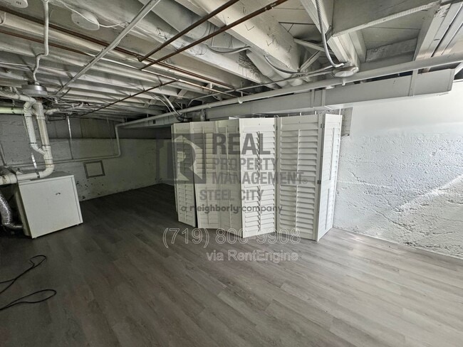 Building Photo - 602 W Orman Ave