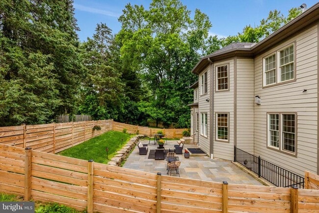 Building Photo - 829 Golden Arrow St