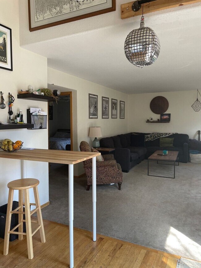 Building Photo - 2568 Vine Pl