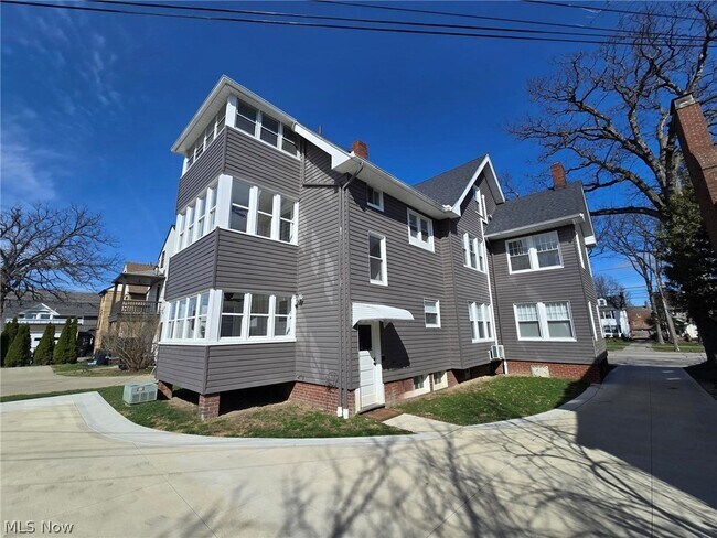 Building Photo - 13839 Clifton Blvd