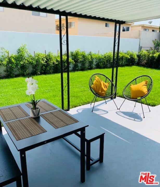 Building Photo - 5630 Vantage Ave