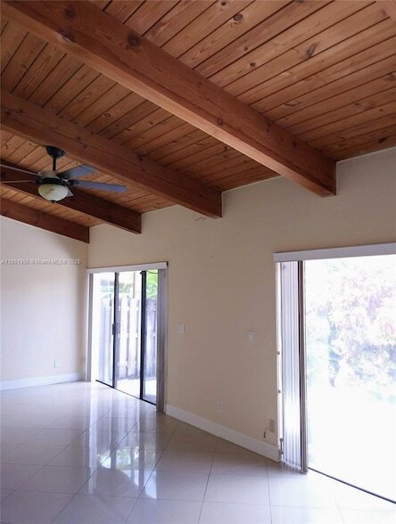 Building Photo - 2675 Parkview Dr S