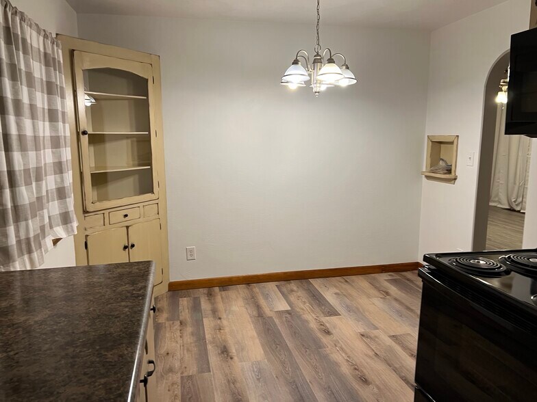 Kitchen / Dining Room - 704 E Pike St