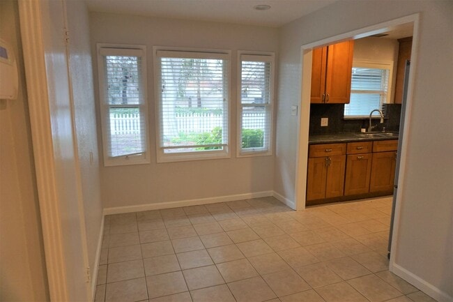 Building Photo - Well Maintained Single-Family Home in Saratoga!