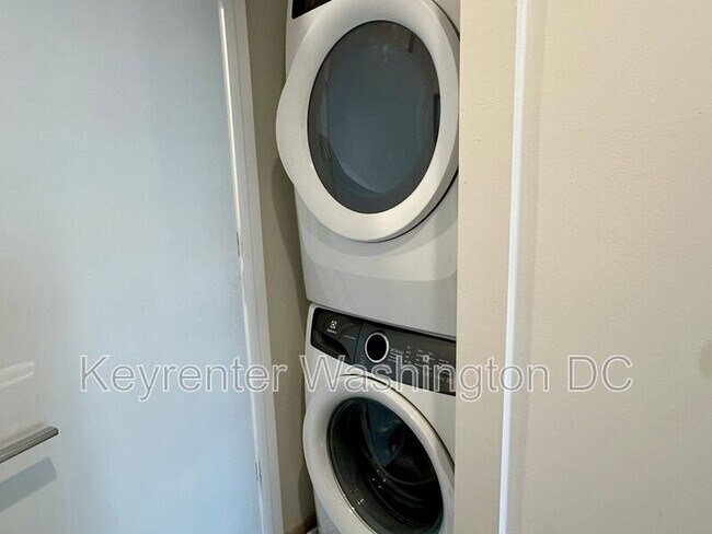 Building Photo - 1460 Belmont St NW