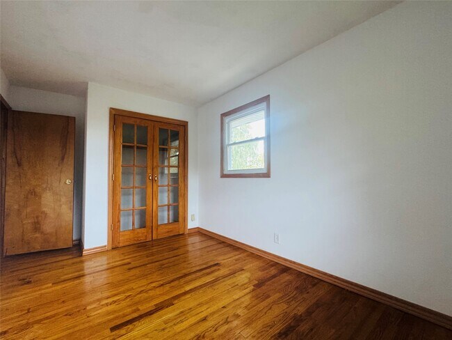 Building Photo - 300 Rano Blvd