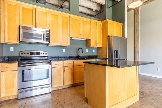 Building Photo - 1331 S Flores St