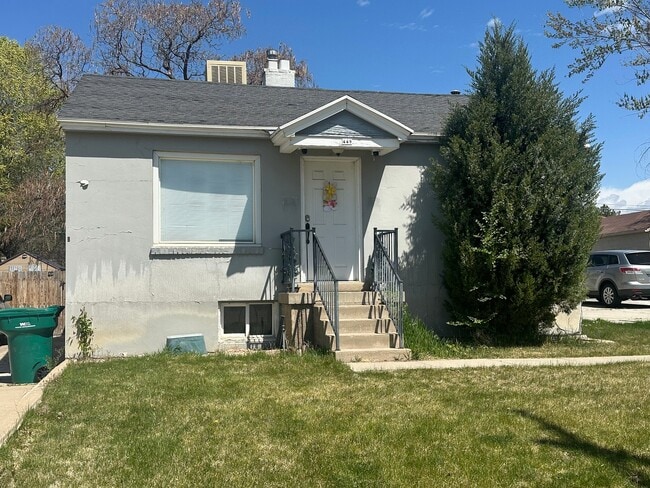 Building Photo - 449 Center St