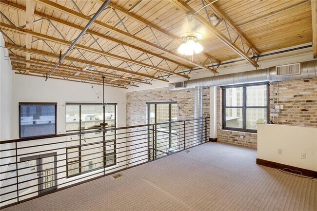 Building Photo - 411 Brazos St