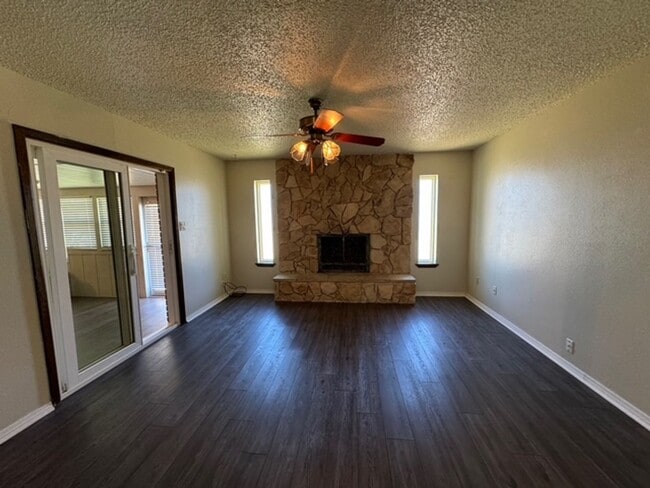 Building Photo - Comfy & Spacious 3 Bed Home! Mesa School District!