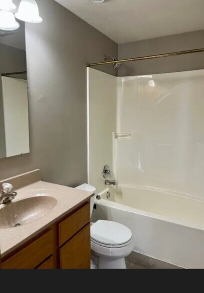 Building Photo - 75 S Maiden St